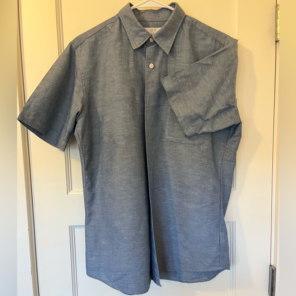 Uniqlo • Men’s Linen Blend Short Sleeve Button-Up • Blue • Size M
